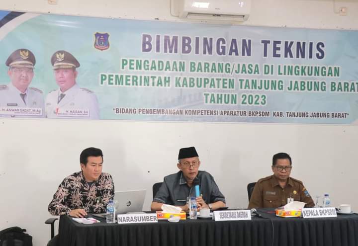 Ir. H. Agus Sanusi, M.Si Buka Bimtek Pengadaan Barang/Jasa di Lingkup Tanjab Barat