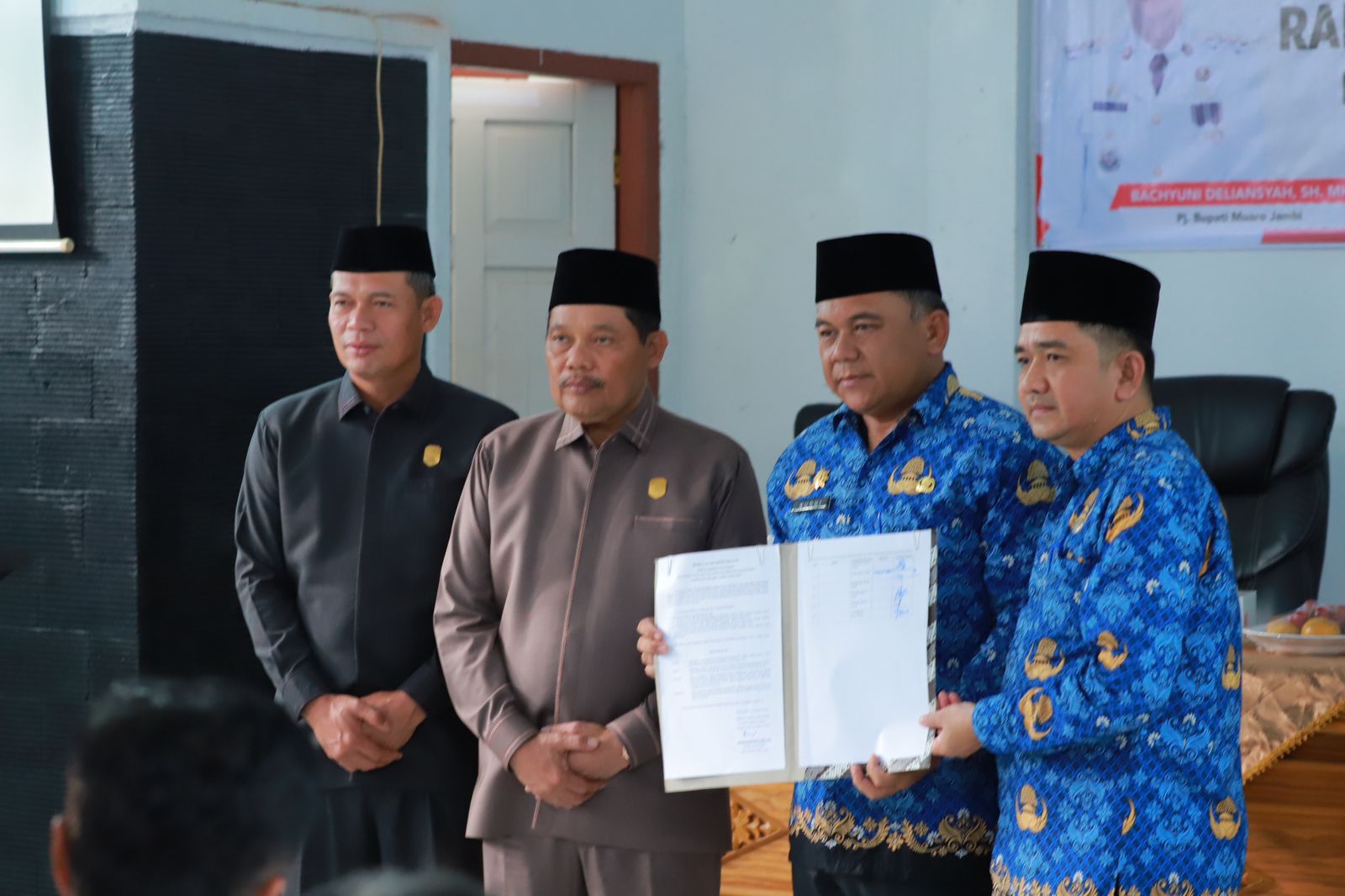 Pimpinan DPRD Kabupaten Muaro Jambi Menghadiri Forum Konsultasi Publik Pimpinan DPRD Kabupaten Muaro Jambi Menghadiri Forum Konsultasi Publik