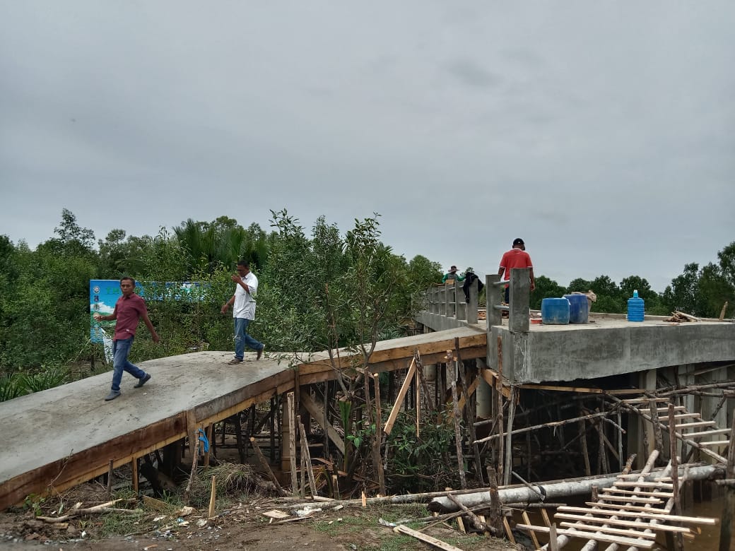 Dinas  PUPR Provinsi Jambi Pilih Bungkam Terkait Proyek Turap Yang Berlokasi Parit 9 Desa Tunggal 1 Kecamatan Tungkal Ilir Kabupaten Tanjab Barat 