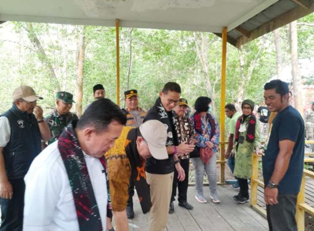 Kunjungi Kawasan Mangrove, Ketua DPRD Tanjabbar Harapkan Alokasi Pengembangan Ekowisata Mangrove Pangkal Babu. Kunjungi Kawasan Mangrove, Ketua DPRD Tanjabbar Harapkan Alokasi Pengembangan Ekowisata Mangrove Pangkal Babu.