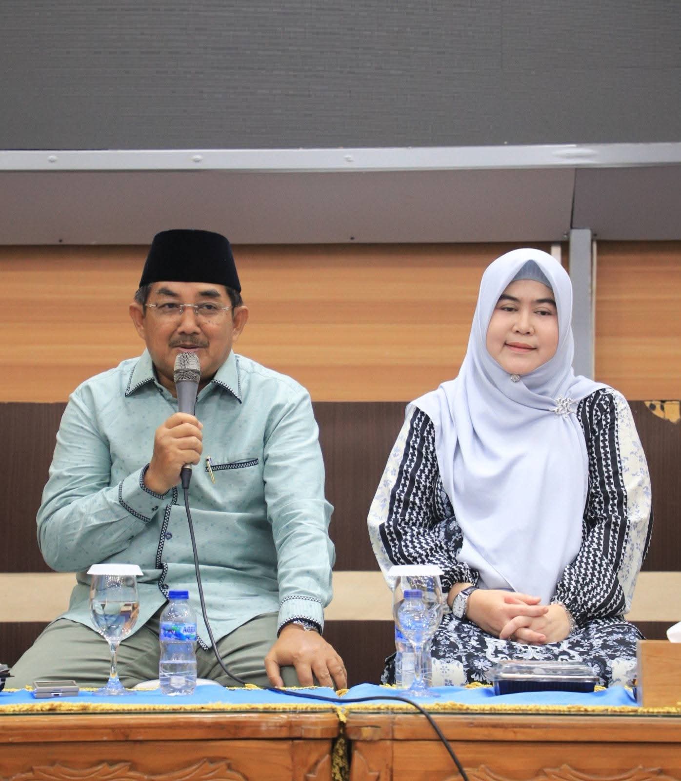 Bupati bersama Bunda PAUD Salurkan Bantuan Pendidikan bagi Anak Suku Duano di PAUD Husnul Khatimah