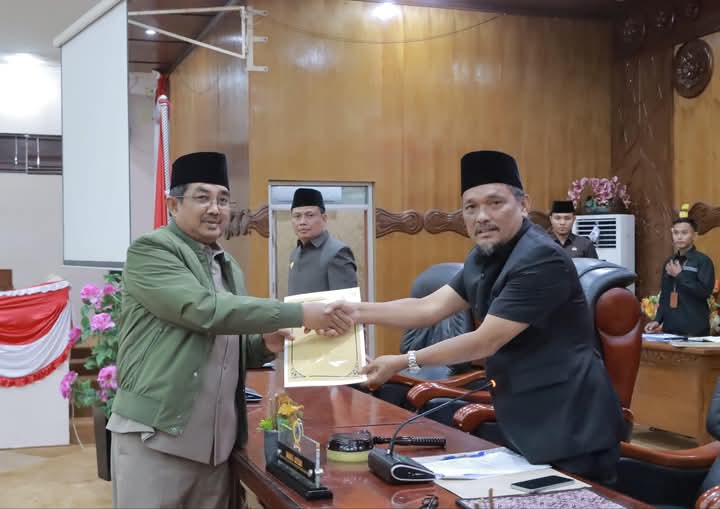 Rapat Paripurna DPRD Tanjab Barat, Bupati Ajukan Dua Raperda 