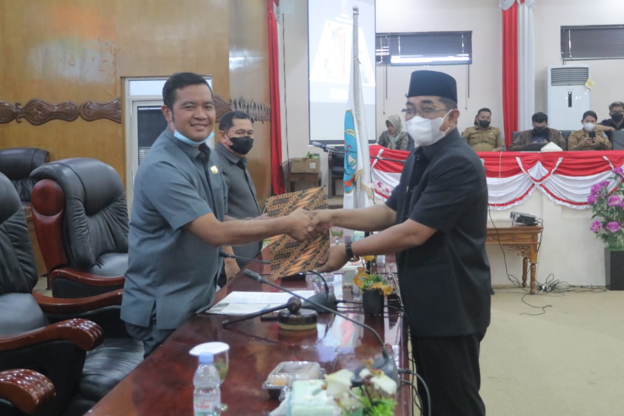 DPRD Tanjabbar Gelar Rapat Paripurna Pertama Penyampaian LKPJ Tahun Anggaran 2021 DPRD Tanjabbar Gelar Rapat Paripurna Pertama Penyampaian LKPJ Tahun Anggaran 2021