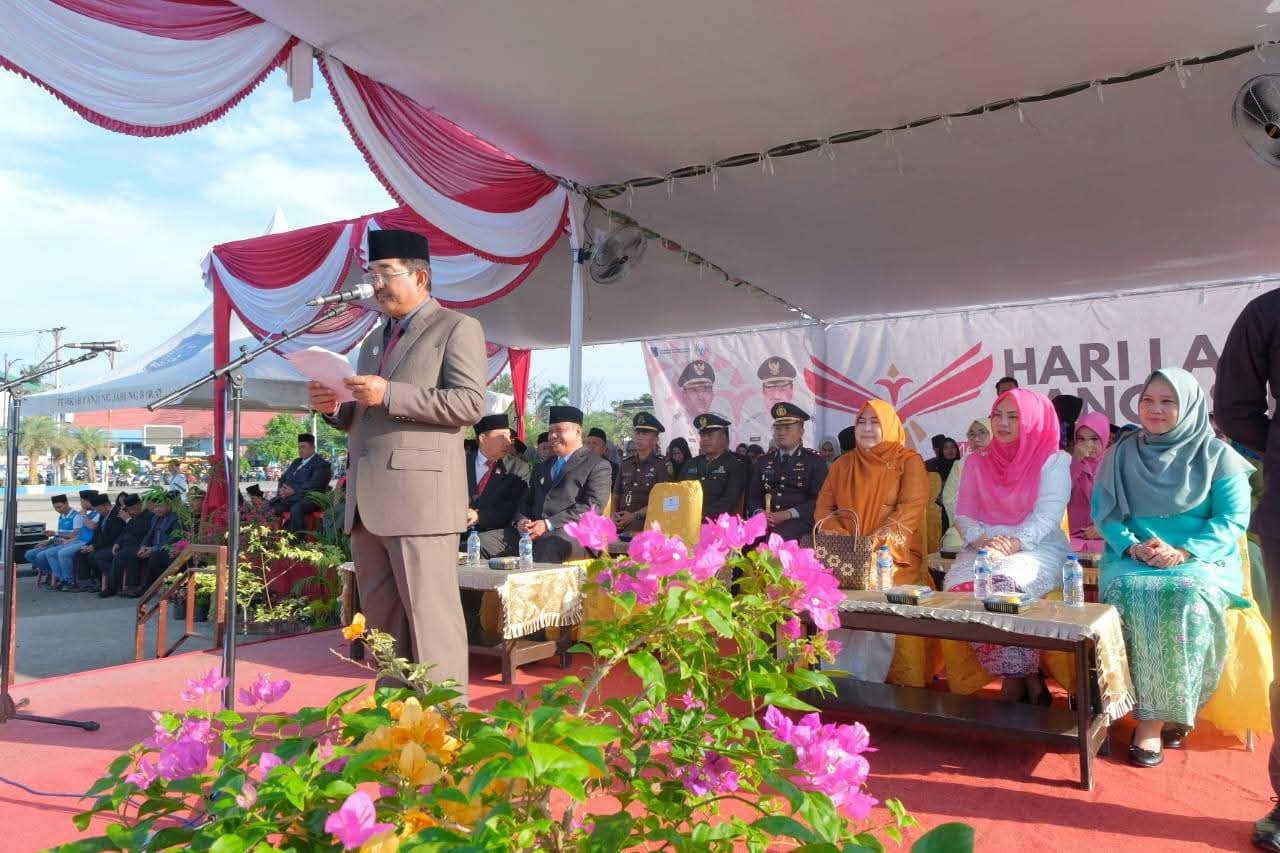 Bupati Tanjab Barat Pimpin Upacara Hari Lahir Pancasila 2025 Bupati Tanjab Barat Pimpin Upacara Hari Lahir Pancasila 2025