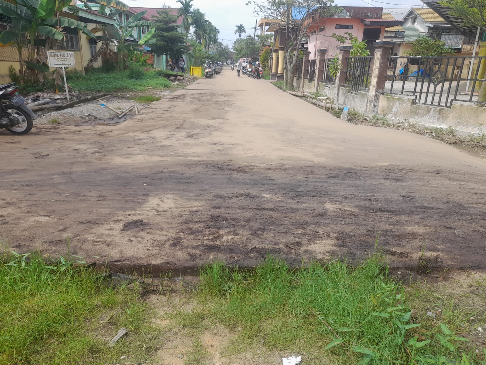 Mutu pekerjaan jalan Dana Kelurahan Tungkal Empat kota di RT 14 jadi sorotan 