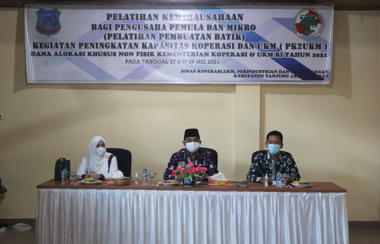 Pelatihan Pembuatan Batik Sebagai Inovasi Meningkatkan UMKM dan Menggerakan Ekonomi