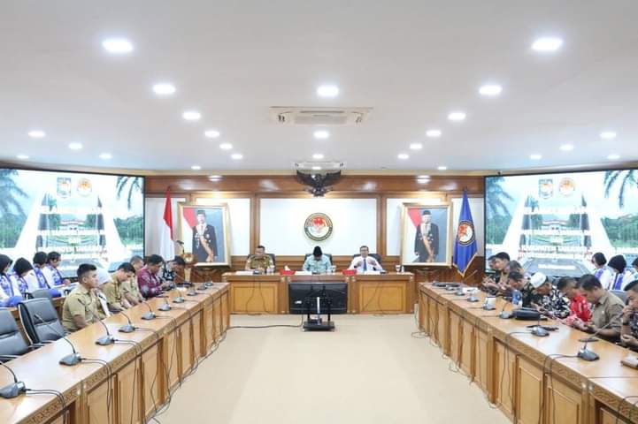 Bupati Tanjab Barat Hadiri Seminar Wawasan Kebangsaan Bagi Purna Paskibraka Di Kampus (IPDN) Jatinangor