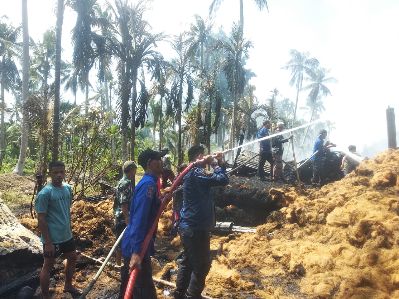 Gudang Sabut di Pengabuan Hangus Terbakar Gudang Sabut di Pengabuan Hangus Terbakar