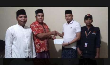 Yuli Setia Bakti Menerima Undangan Untuk Pencoblosan Yuli Setia Bakti Menerima Undangan Untuk Pencoblosan