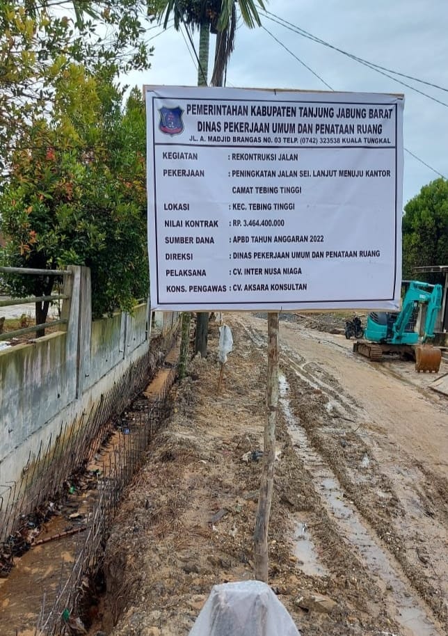 Warga Protes , Proyek Peningkatan Jalan Merusak Tanaman Warga