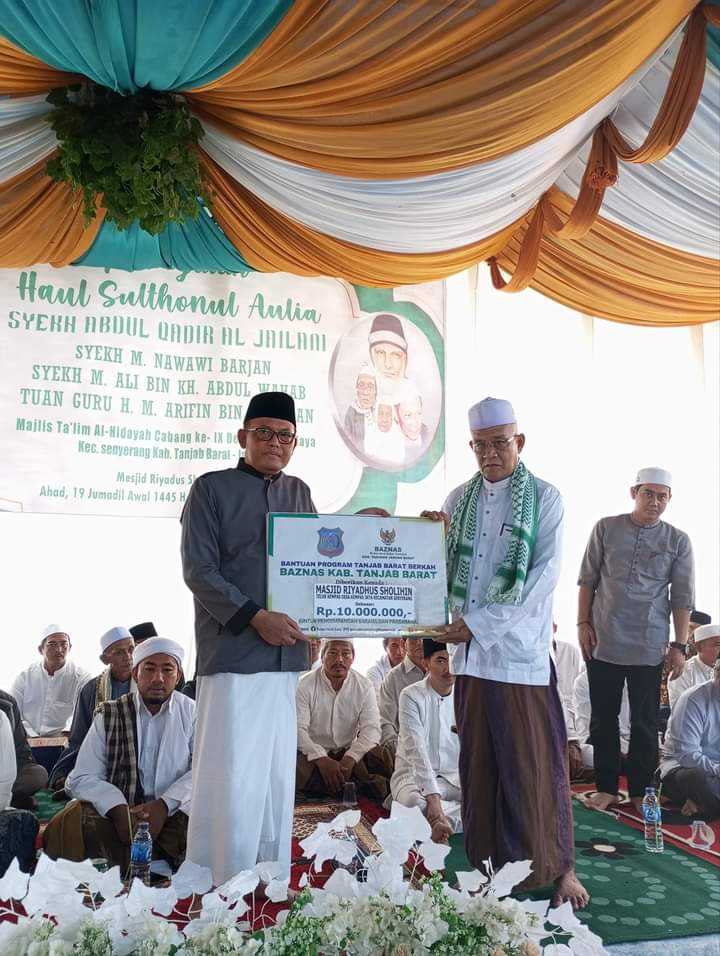 Mewakili Bupati Tanjung Jabung Barat (Tanjabbar), Staf Ahli bidang Pemerintahan Setda Tanjabbar, H. Angsori, S.Ag., MH, menghadiri acara Haul Akbar Sulthanul Aulia Syekh Abdul Qadir Al Jailani 