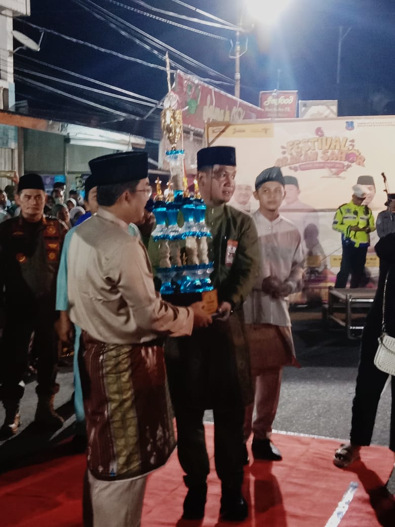 Lebih Meriah Ribuan Masyarakat tumpah ruah menyaksikan festival arakan sahur ramadhan 1444 H./2023 Lebih Meriah Ribuan Masyarakat tumpah ruah menyaksikan festival arakan sahur ramadhan 1444 H./2023