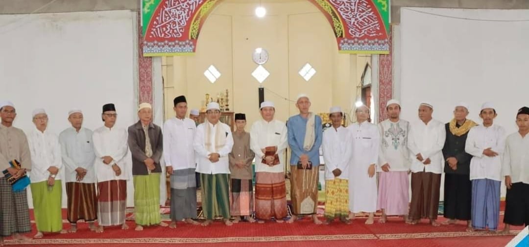 Bupati Tanjabbar Safari Subuh di Masjid Lama Hidayatullah Kelurahan Tungkal II