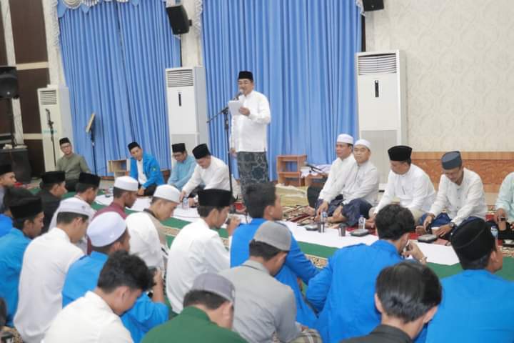 Bupati Bukber Dengan Mahasiswa IAI - Annadwah Kualatungkal