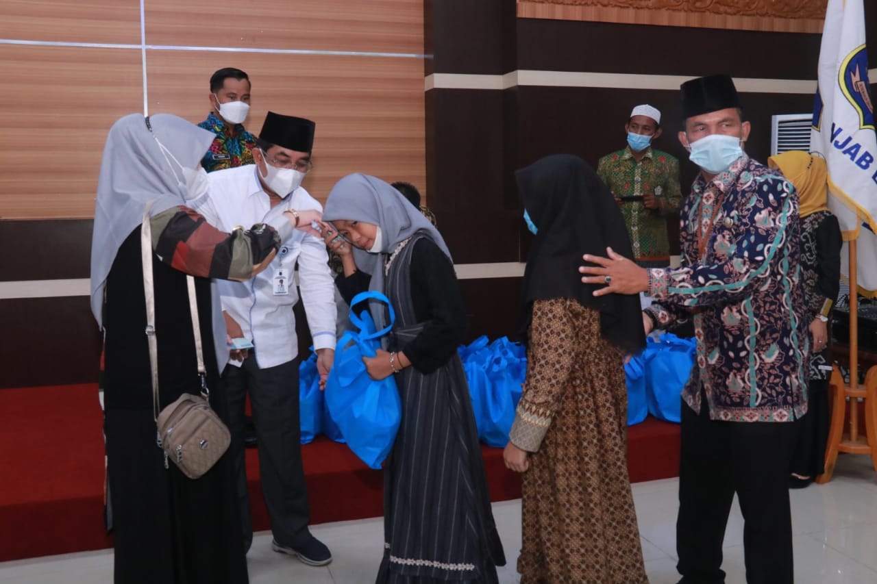 Sambut 10 Muharam 1443 H, Bupati Tanjabbar Santuni Kaum Dhuafa dan Anak Yatim