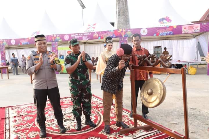 Bupati Tanjab Barat Buka Bazar Ekonomi Kreatif Ramadhan 2024