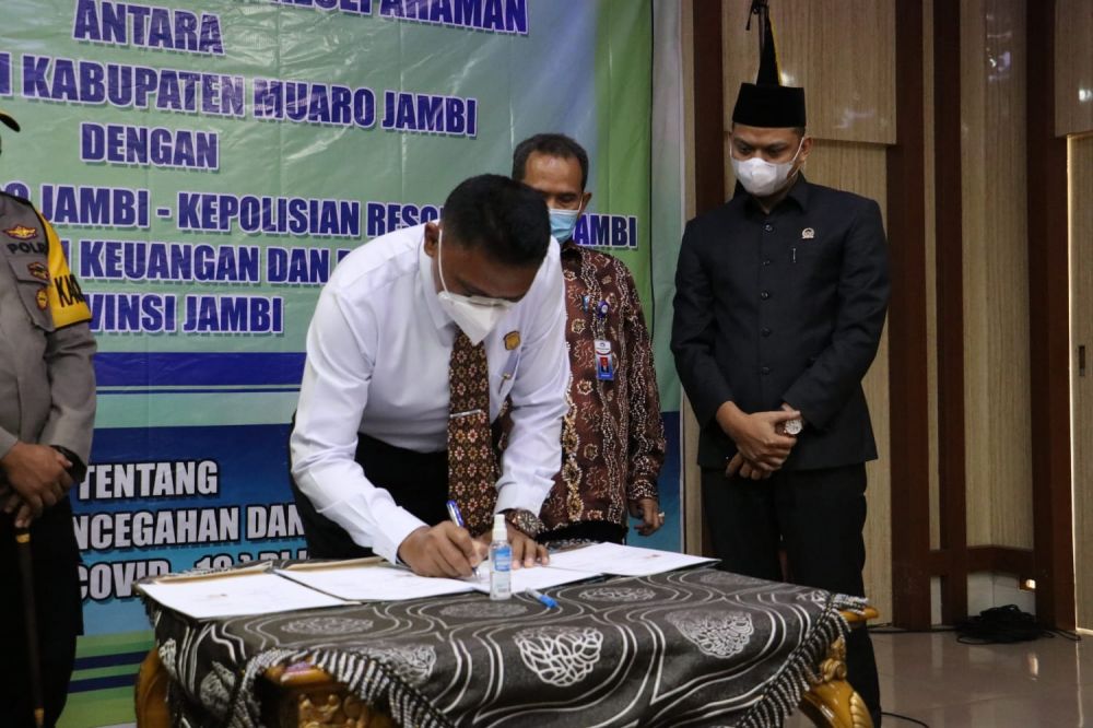 Ketua DPRD Muarojambi Saksikan Penandatangan MoU Pengunaan Dana Covid