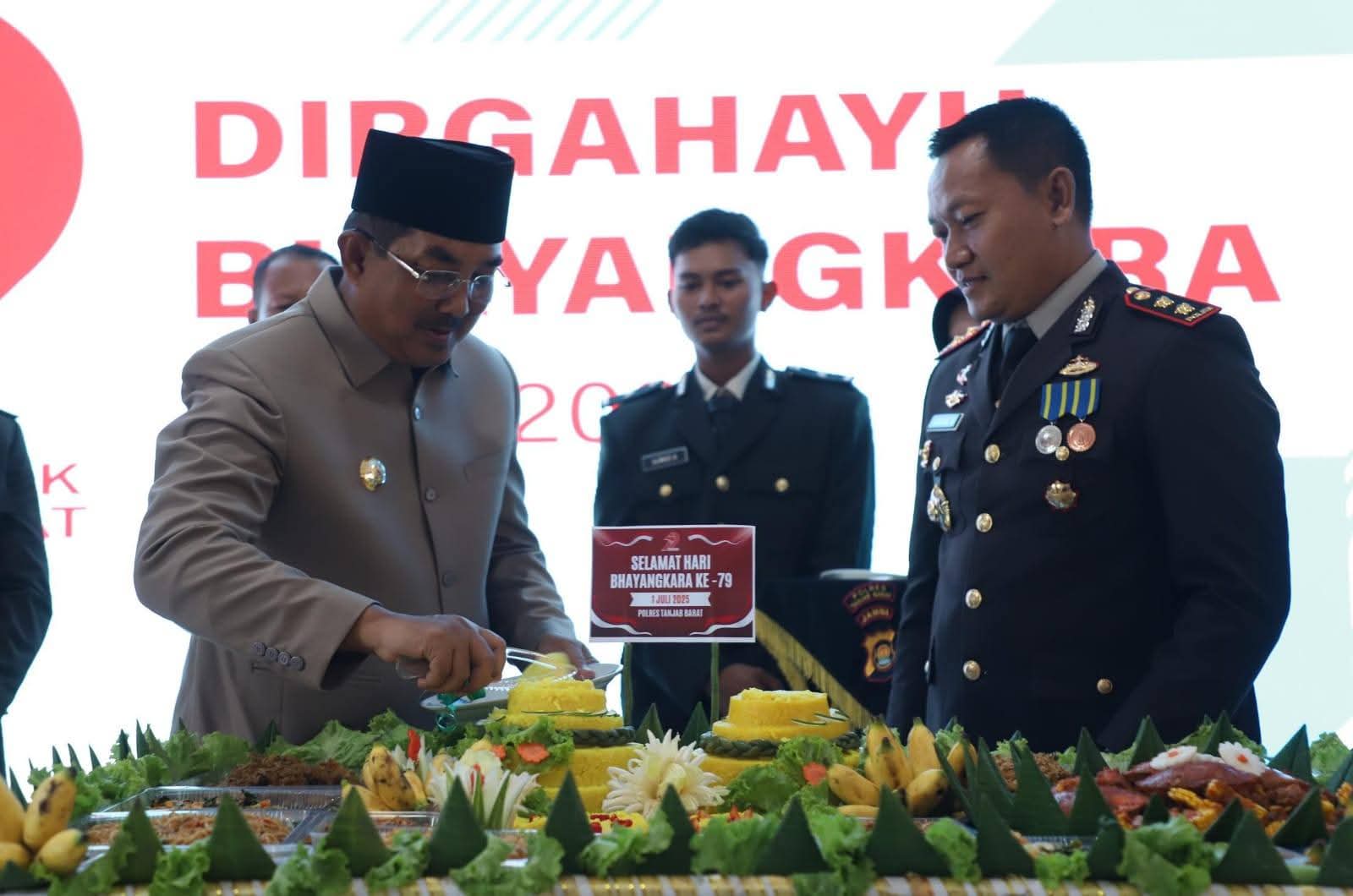 Bupati Hadiri Syukuran HUT Bhayangkara ke-79 Di Polres Tanjab Barat
