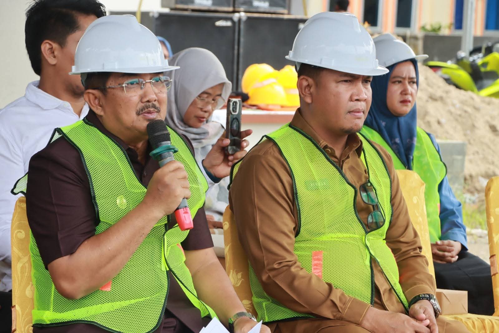 Buka Kegiatan Pembinaan dan Peningkatan Kapasitas Kelembagaan Konstruksi
