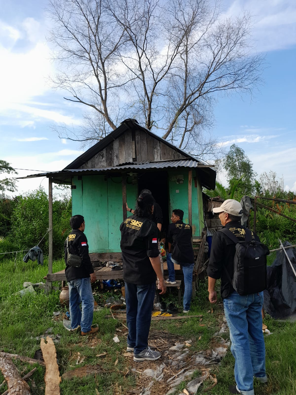 SMSI Tanjabbar Peduli, Bagikan Puluhan Paket Sembako Kepada Warga Kurang Mampu