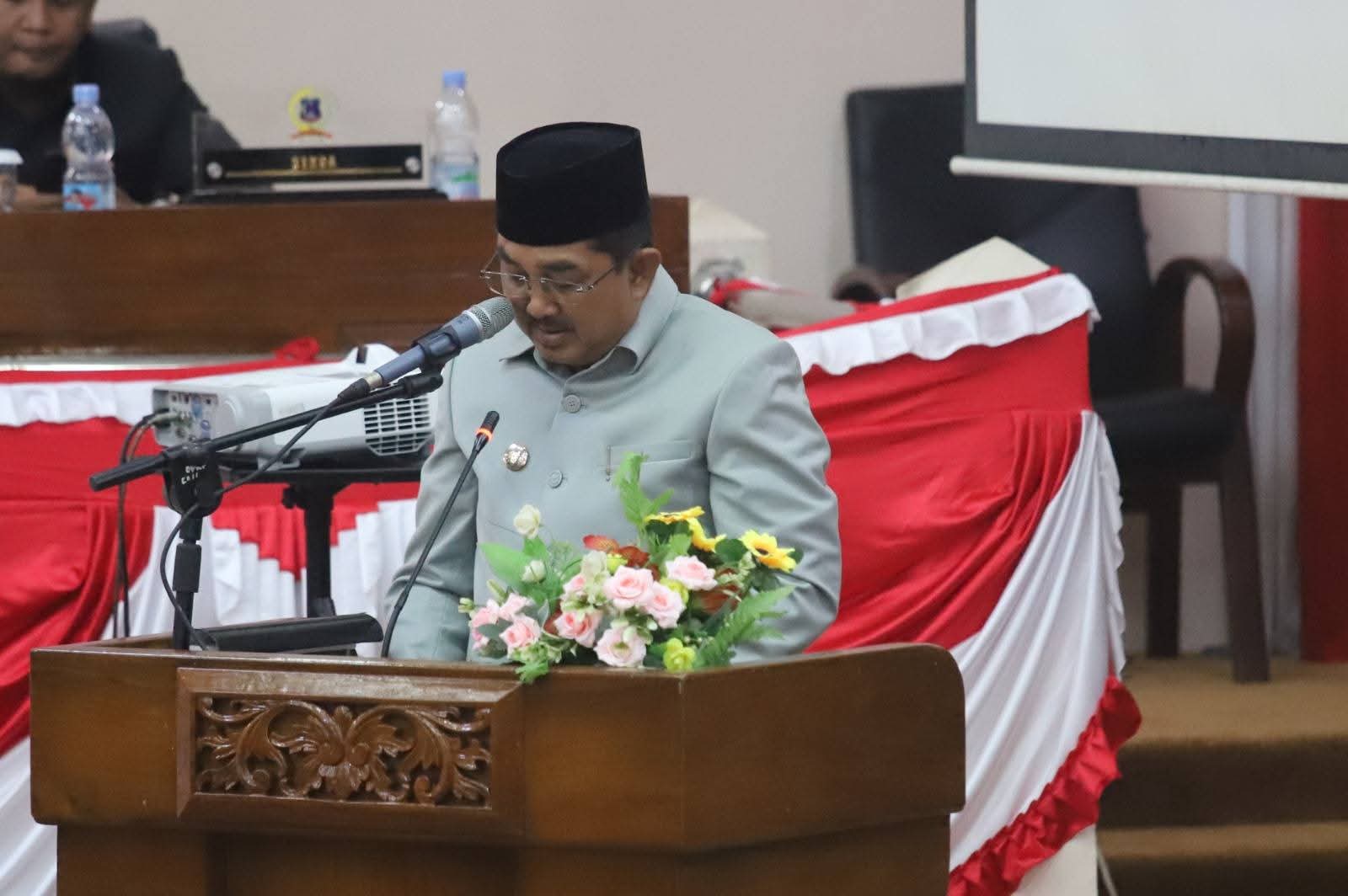 Bupati Hadiri Paripurna DPRD Tanjab Barat, Bahas Pertanggungjawaban APBD 2024, RPJMD 2025–2029, dan Lima Rancangan Perda