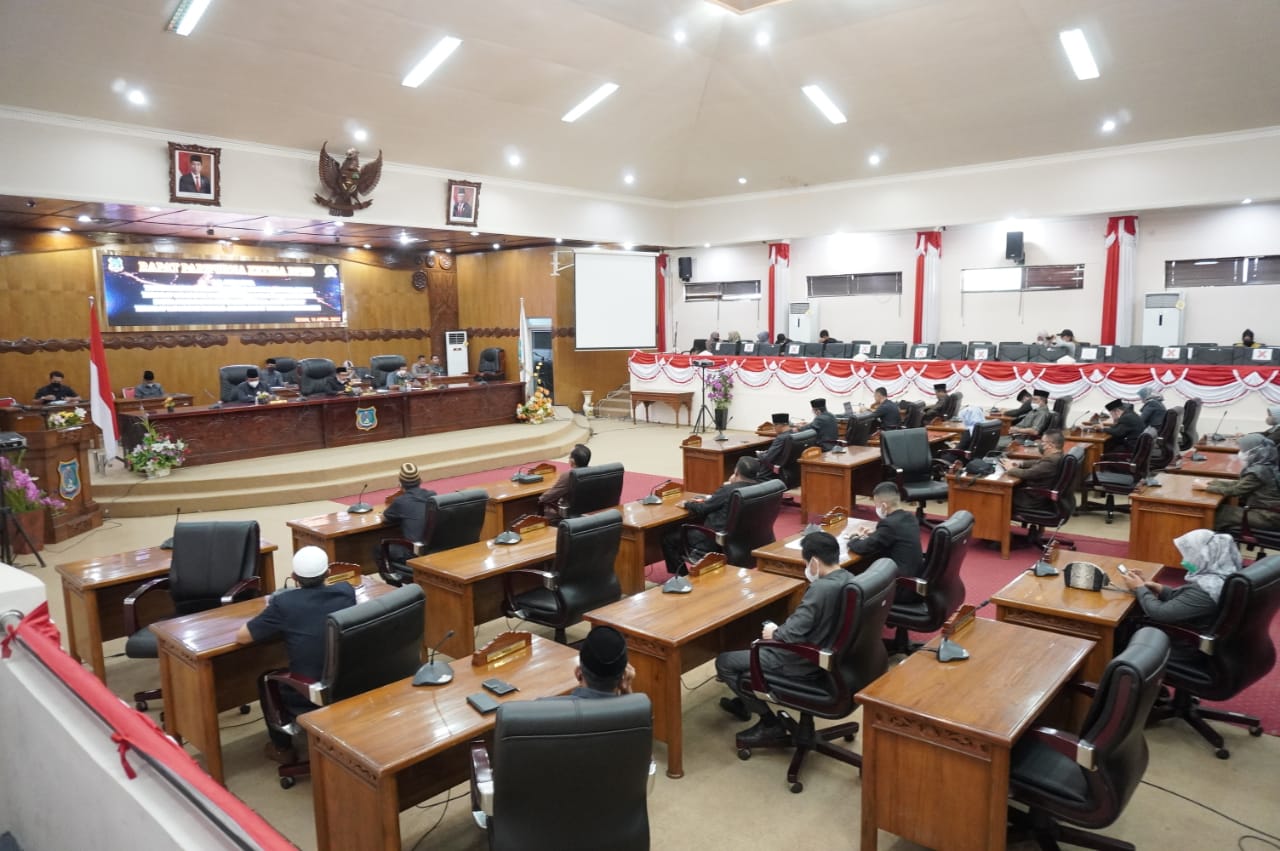 DPRD Tanjabbar Gelar Rapat Paripurna Kedua Penyampaian Pemandangan Umum Fraksi Terkait LKPJ Bupati DPRD Tanjabbar Gelar Rapat Paripurna Kedua Penyampaian Pemandangan Umum Fraksi Terkait LKPJ Bupati