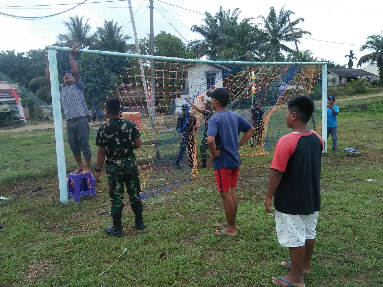 Kondisi Lapangan Sepak Bola Memprihatinkan, Dansatgas TMMD Jadikan Sasaran Tambahan