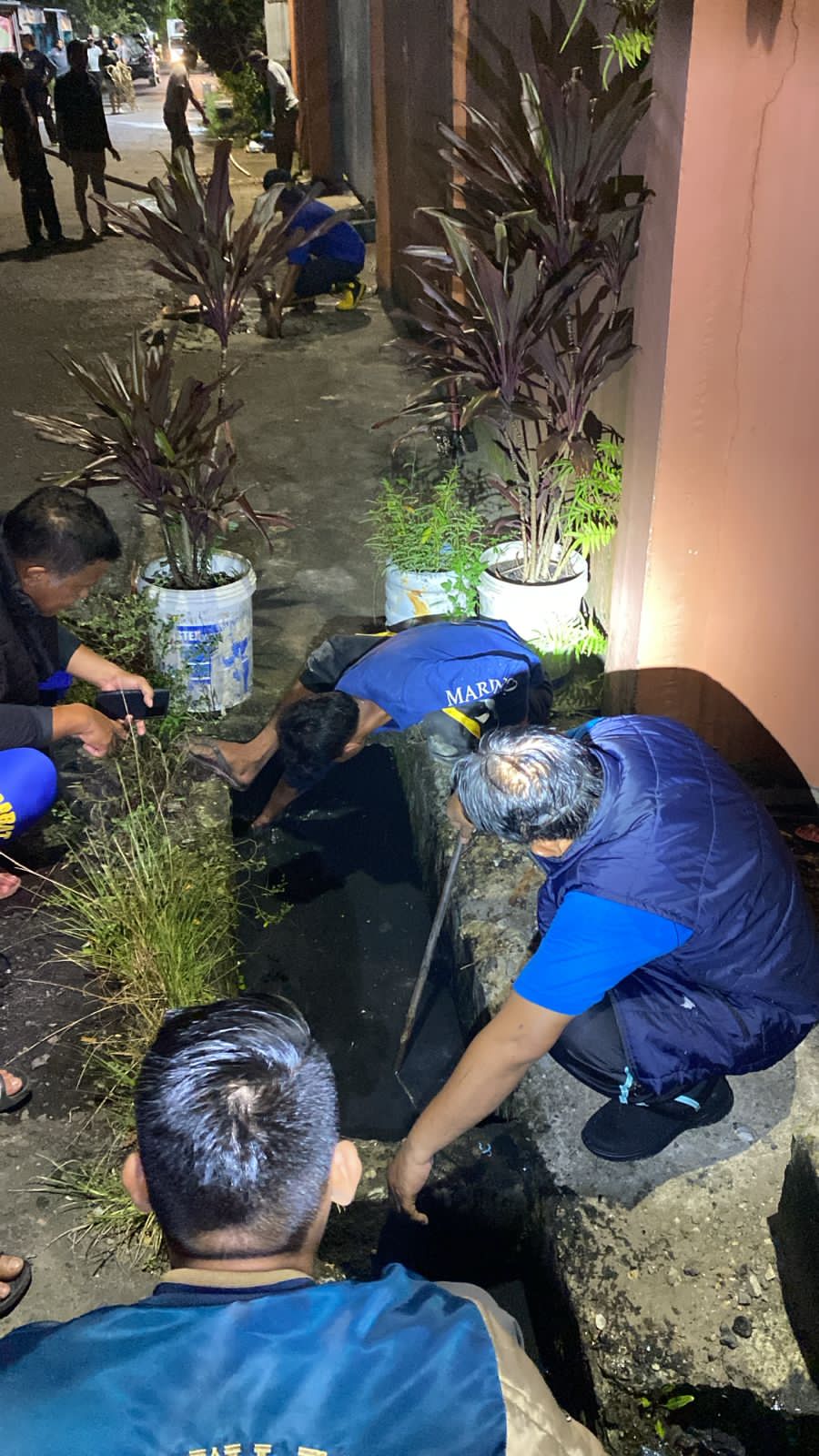 Bupati Tanjabbar Kembali Aksi Bersih Drainase Demi Kota yang Sehat 