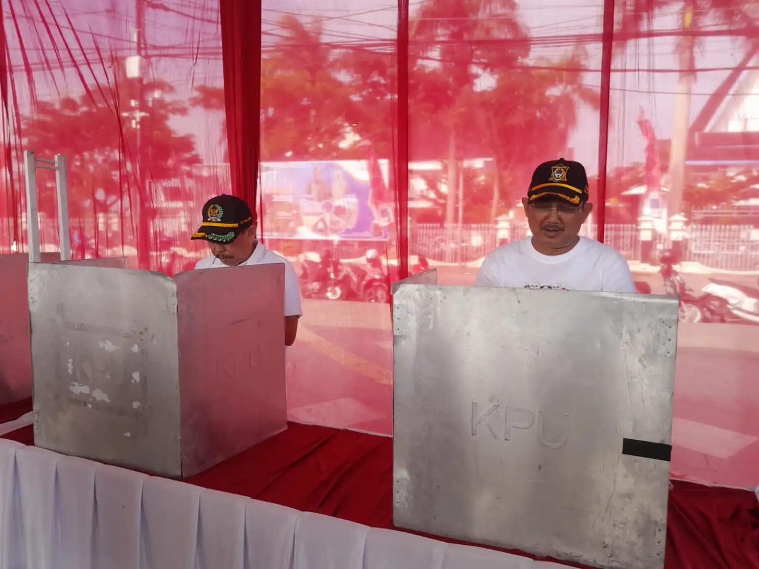 Ketua DPRD Tanjab Barat, Hadiri Simulasi Pemungutan Suara dan Perhitungan Suara Pemilu 2024 Ketua DPRD Tanjab Barat, Hadiri Simulasi Pemungutan Suara dan Perhitungan Suara Pemilu 2024