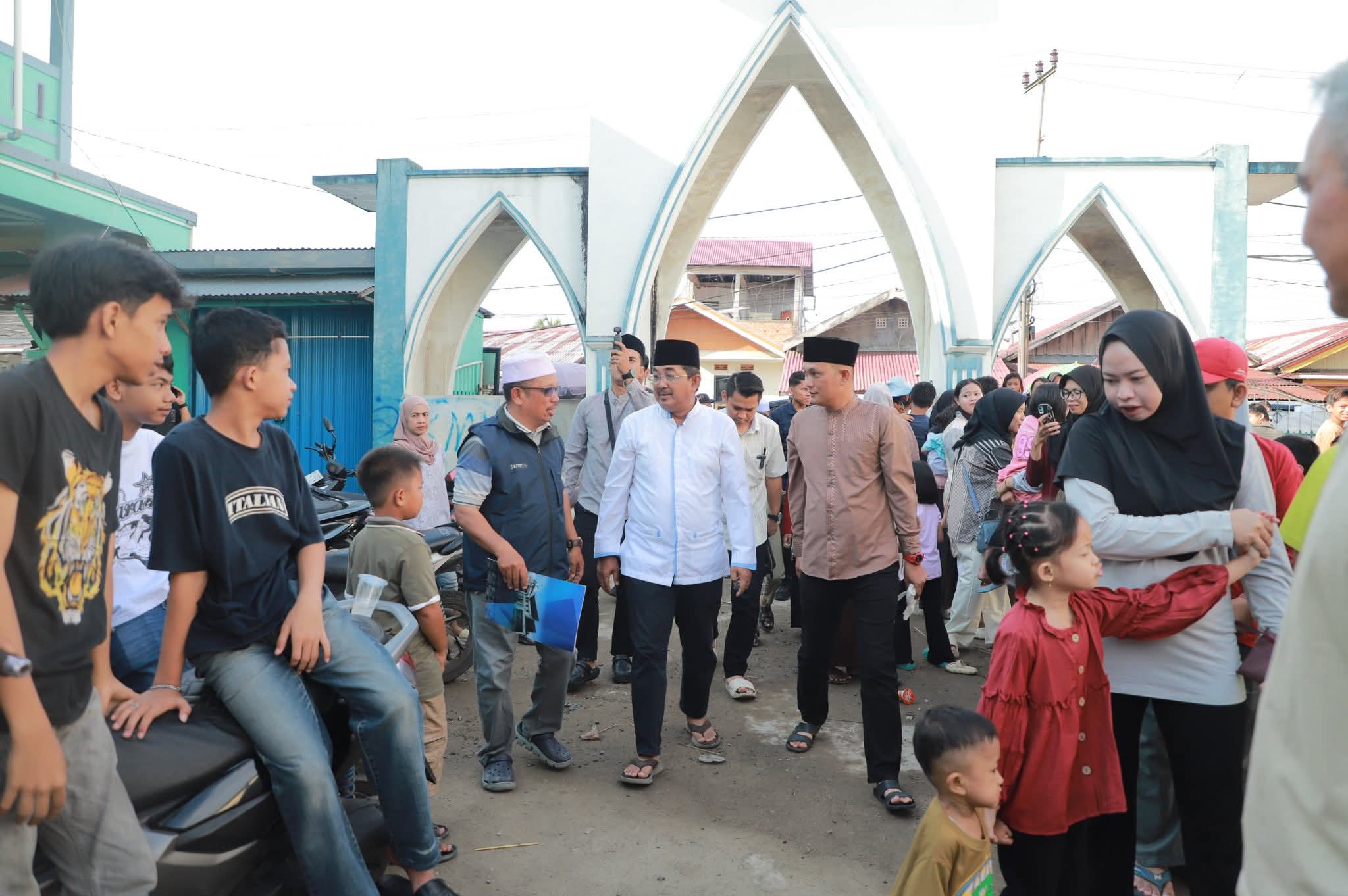 Bupati Anwar Sadat Serahkan Bantuan Sapi Kurban Presiden RI