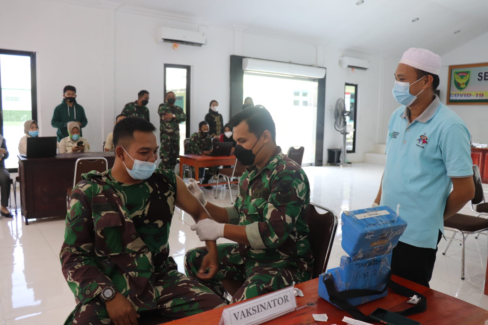 Puluhan Anggota Kodim 0419/Tanjab Ikuti Pelatihan dan Pembekalan Vaksinasi 