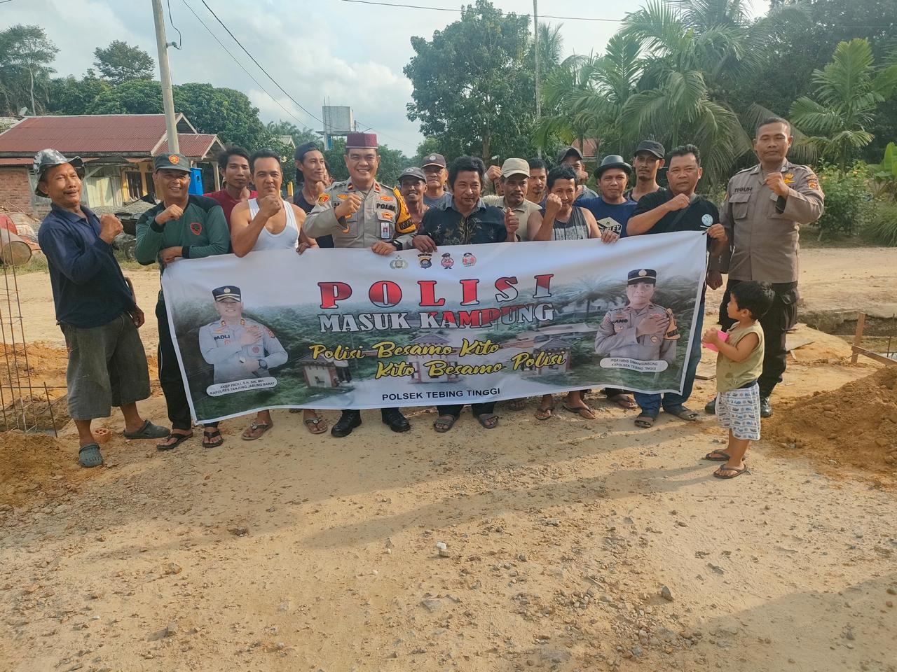 Jajaran Kepolisian Polsek Tebing Tinggi Polres Tanjab Barat Menghadirkan Program Polisi Masuk Kampung.