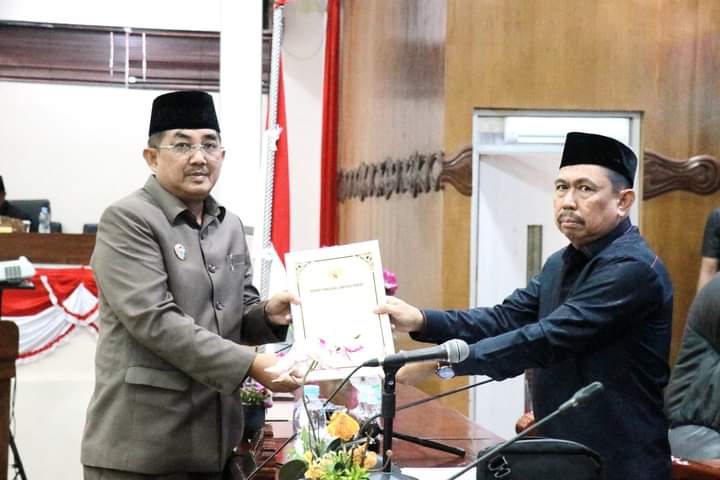 Paripurna Ketiga DPRD Tanjabbar, Bupati Sampaikan Tanggapan atas Tiga Rancangan Perda