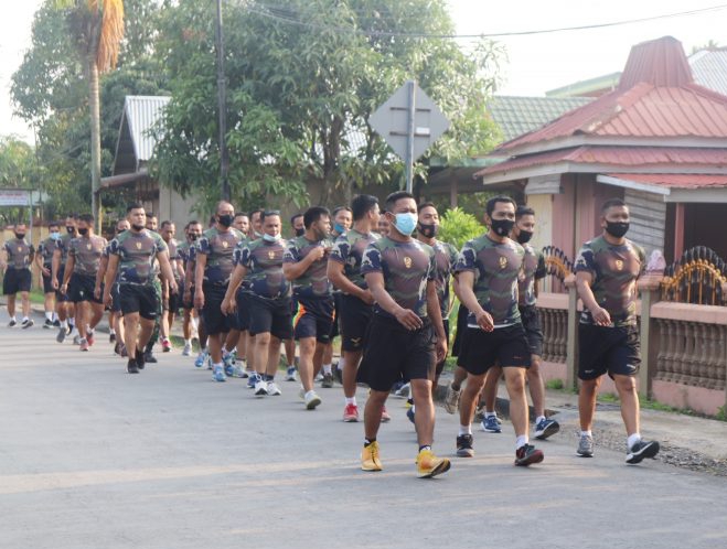 Prujurit Kodim 0419/Tanjab Jalan Santai Diseputaran Kualatungkal, Dandim: Tubuh Bugar, Imun Akan Meningkat