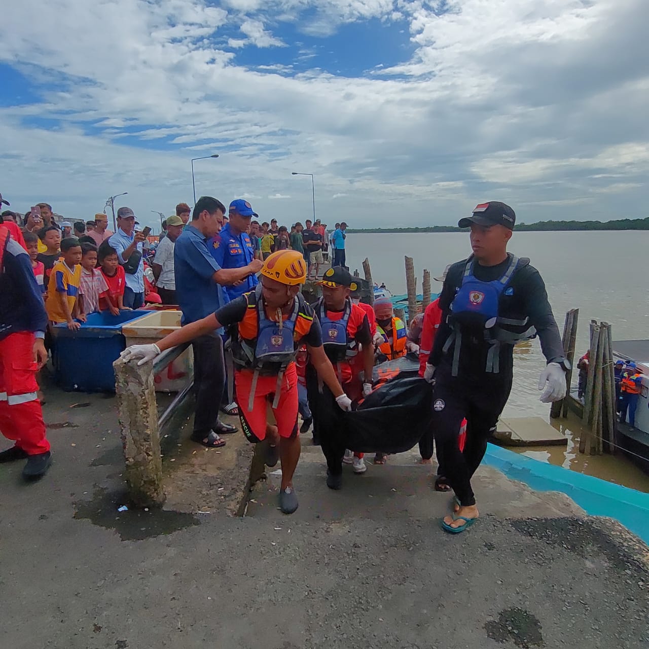 Tiga Hari Menghilang, Nelayan Ditemukan Meninggal Dunia di Perairan Sungai Kuala Enok Tiga Hari Menghilang, Nelayan Ditemukan Meninggal Dunia di Perairan Sungai Kuala Enok