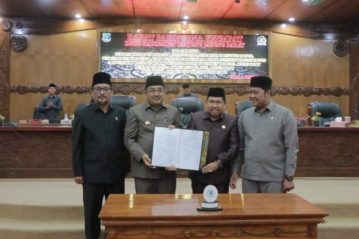 Drs. H. Anwar Sadat, M. Ag Menghadiri Rapat Paripurna Tentang Pajak Daerah Dan Retribusi Daerah