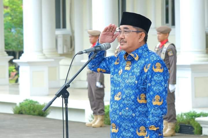 Bupati Tanjabbar Pimpin Upacara HUT Ke-53 KORPRI dan Hari Guru Nasional 2024