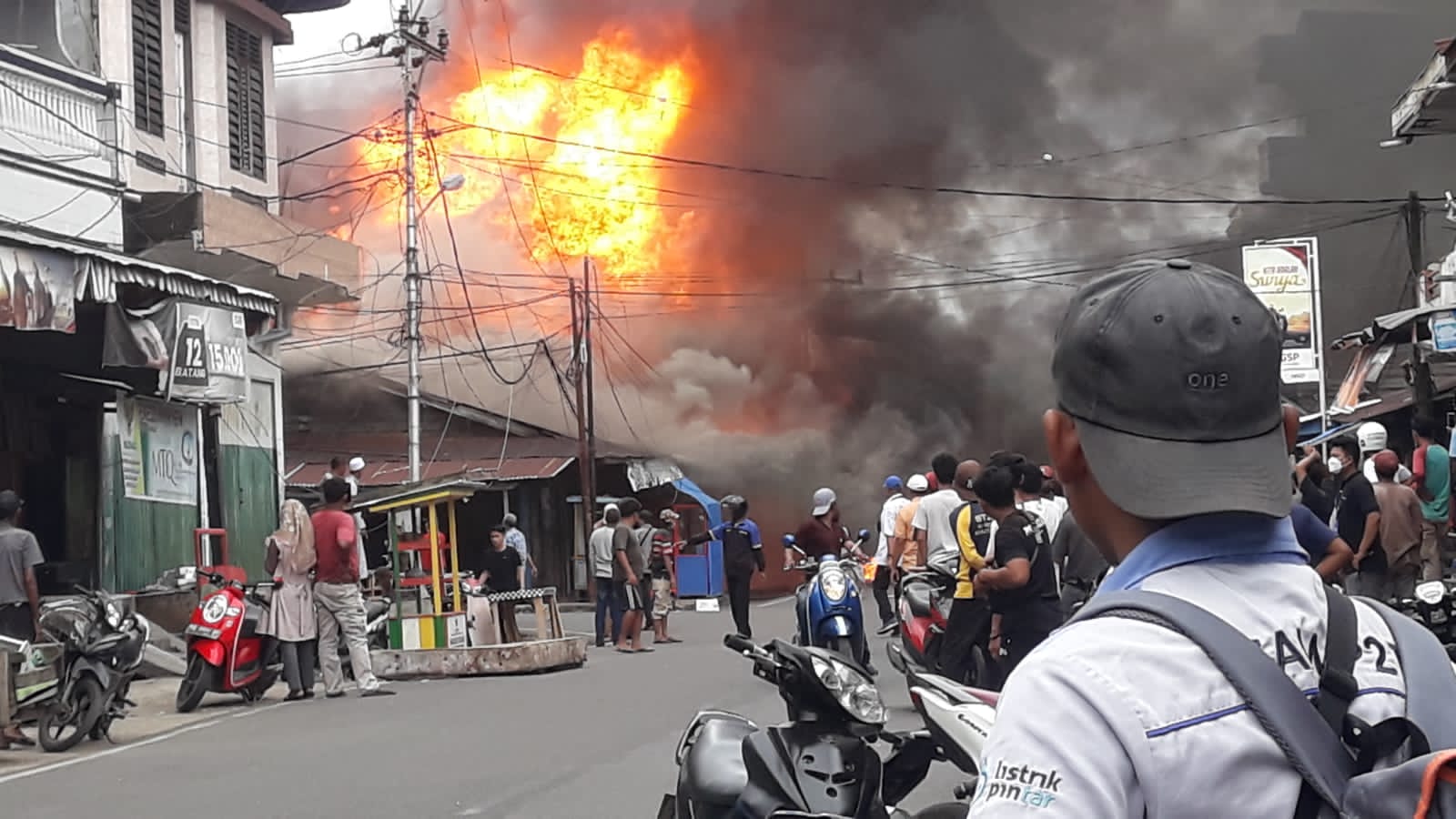 Api Hanguskan Belasan Rumah Warga Kualatungkal Api Hanguskan Belasan Rumah Warga Kualatungkal