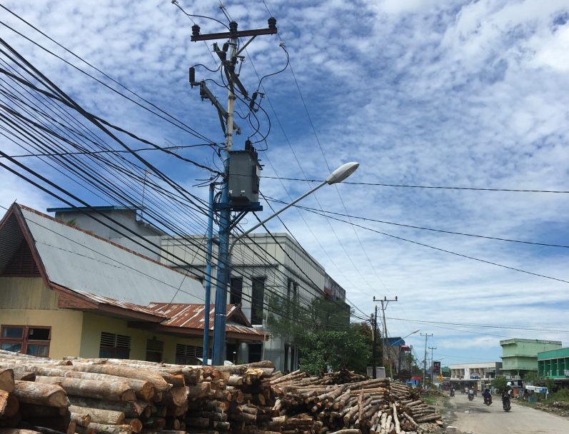 Tiang PLN Hambat Pembangunan Rigid Beton Jalan Patunas