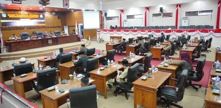 DPRD Tanjab Barat Gelar Rapat Paripurna Dalam Rangka Penyampaian Laporan Hasil Reses DPRD Tanjab Barat Gelar Rapat Paripurna Dalam Rangka Penyampaian Laporan Hasil Reses