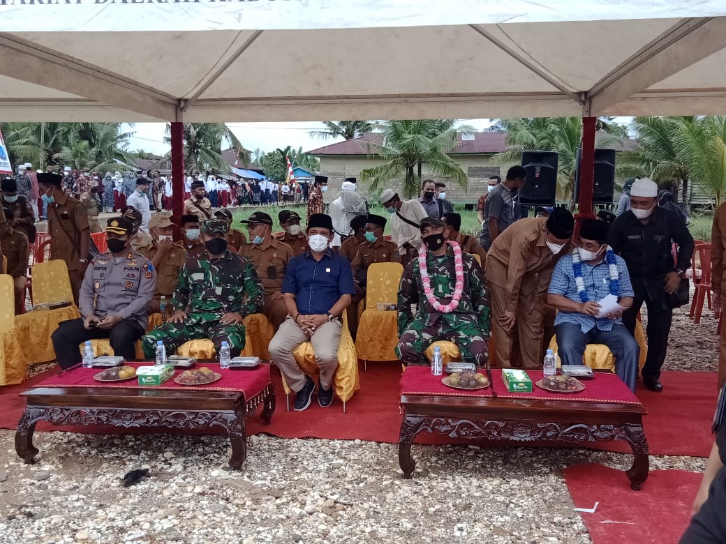 Dandim Tanjab Dampingi Danrem dan Bupati Lounching Penyalaan Perdana Listrik di Seberang Kota