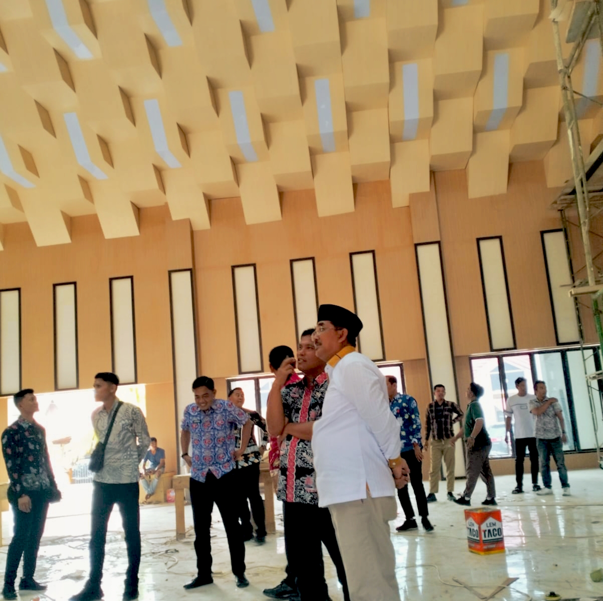 Tanpa Menyentuh APBD Tanjabbar, Anwar Sadat Mampu Mendirikan Gedung Modern Multifungsi Untuk Masyarakat 