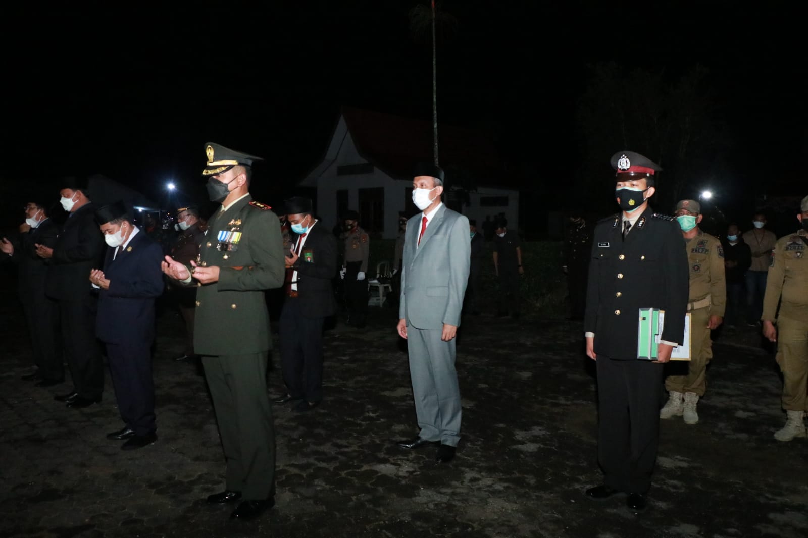 Peringati HUT RI Ke-76, Dandim Tanjab Ikuti Apel Kehormatan dan Renungan Suci di TMP Yudha Satria Pengabuan