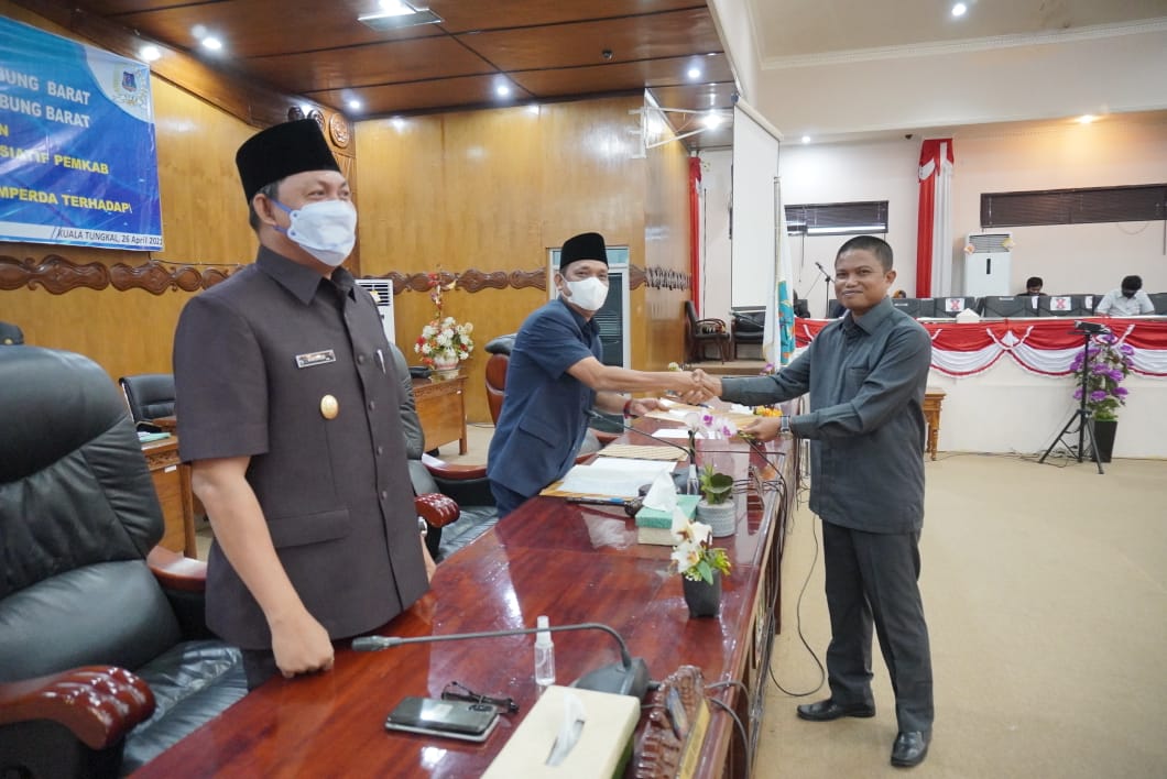 Tujuh Fraksi DPRD Tanjabbar Setujui 4 Raperda Inisiatif Tujuh Fraksi DPRD Tanjabbar Setujui 4 Raperda Inisiatif