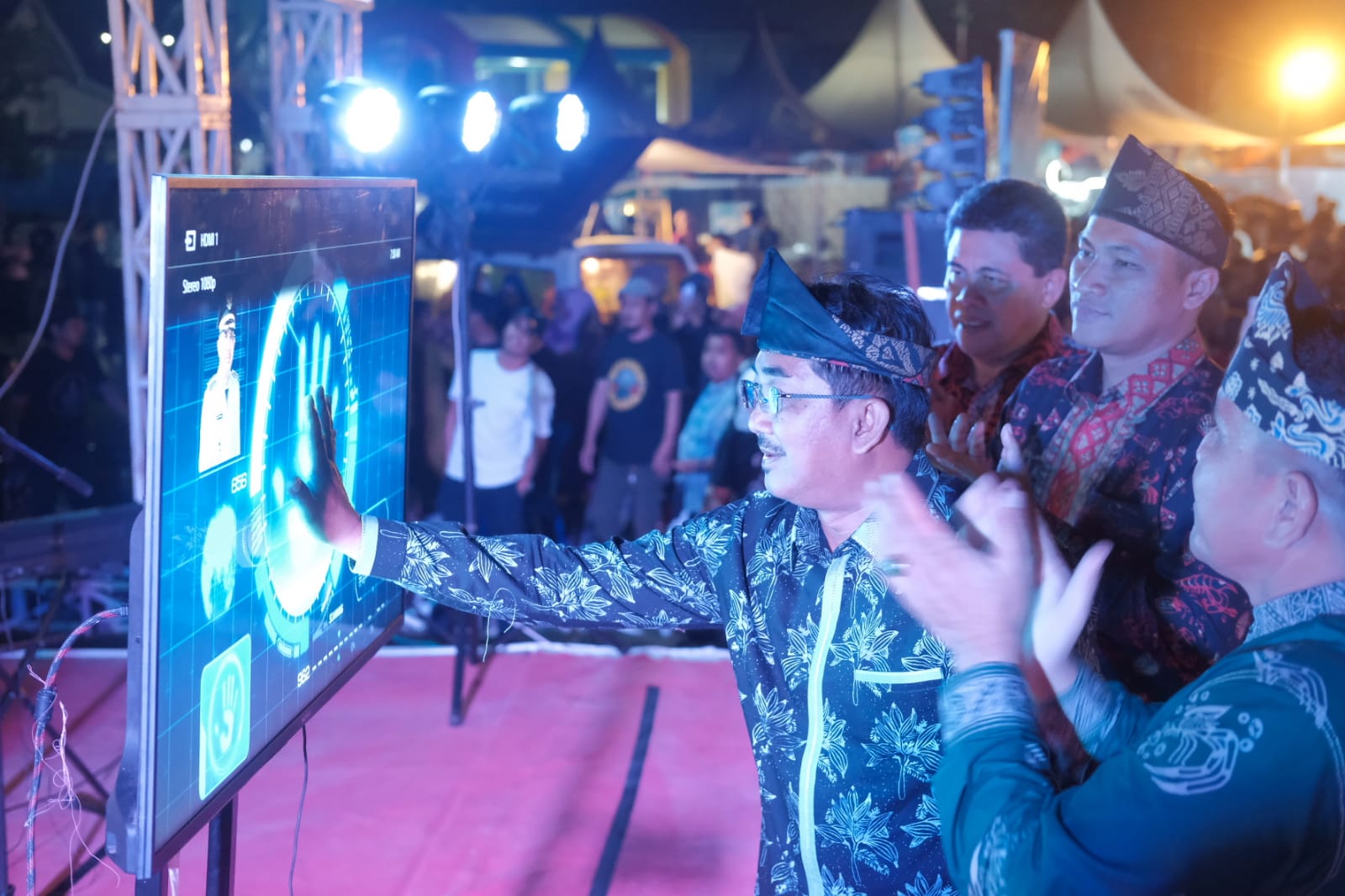 Bupati Tanjab Barat Launching Internet Gratis di Ruang Publik