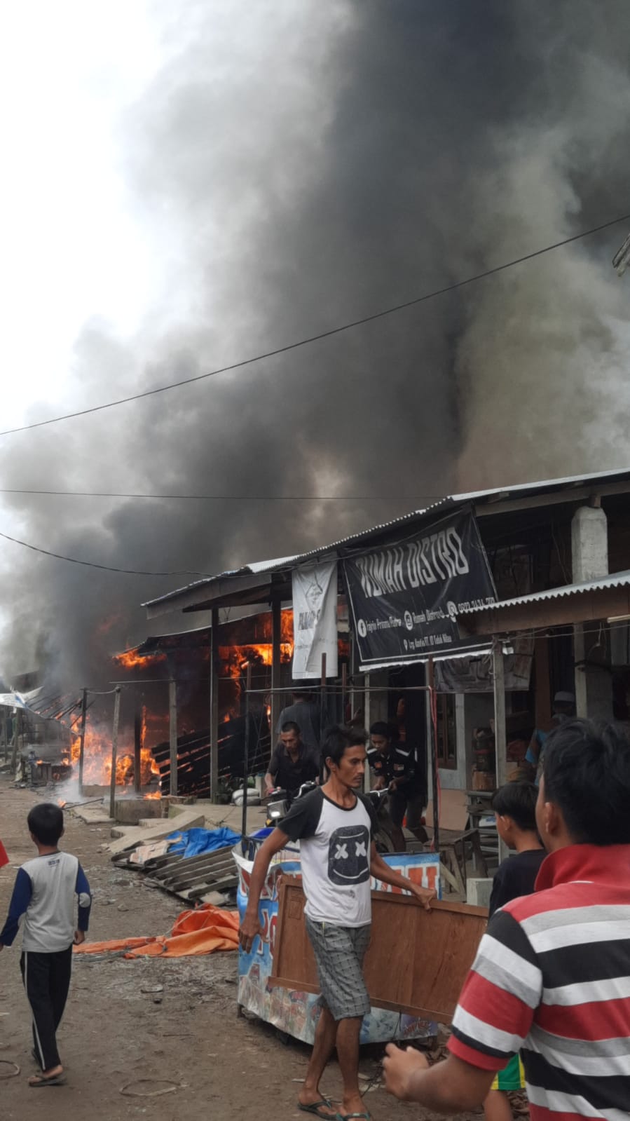 Breaking News! Kobaran Api Lalap Rumah Warga Teluk Nilau Breaking News! Kobaran Api Lalap Rumah Warga Teluk Nilau