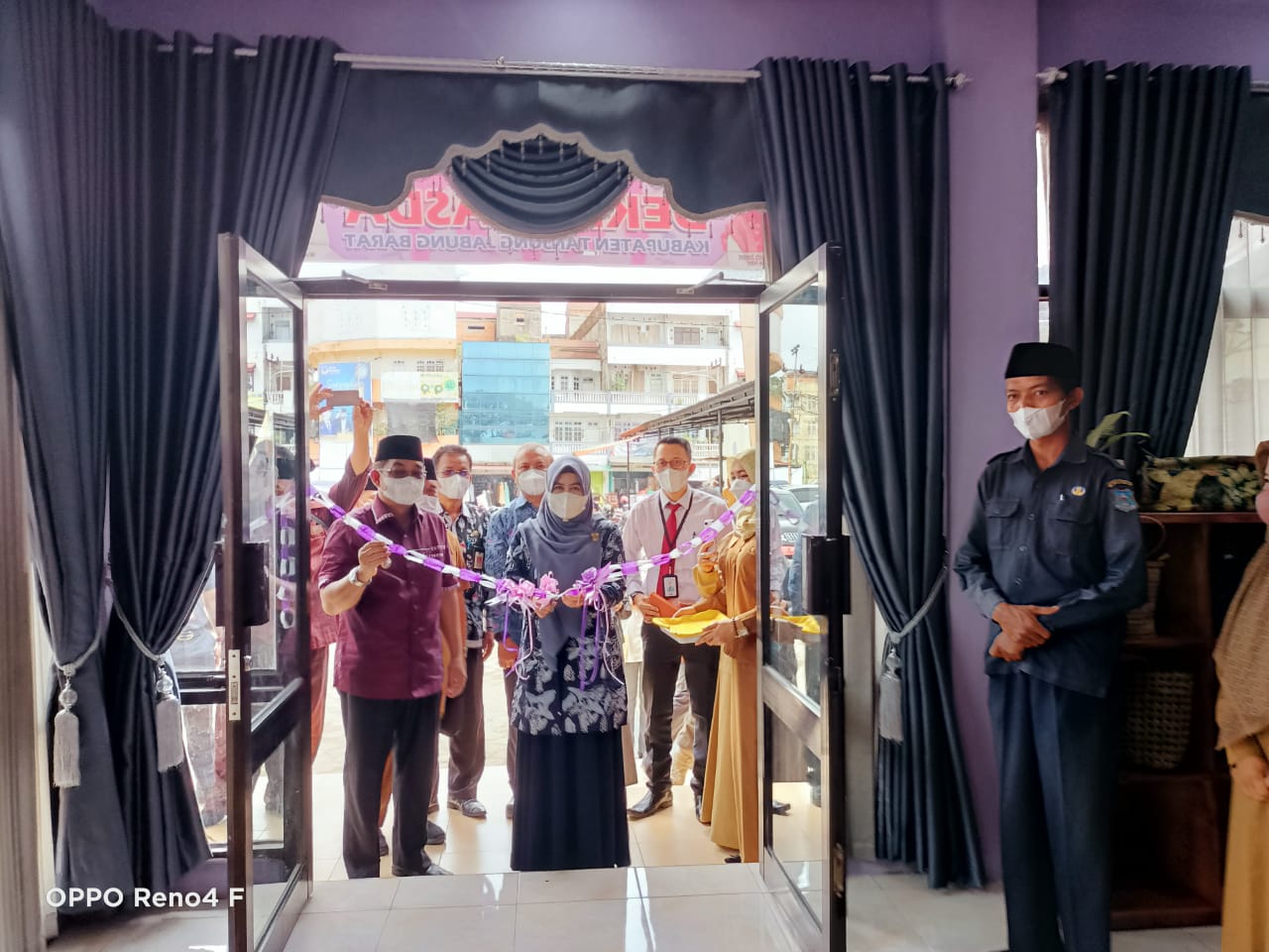 Bupati Tanjabbar Buka Workshop Ecoprint dan Pewarna Batik Alami