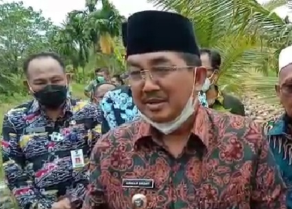 Bupati Tanjabbar Segera Akan Atasi Kebun Warga Yang Sering Kebanjiran