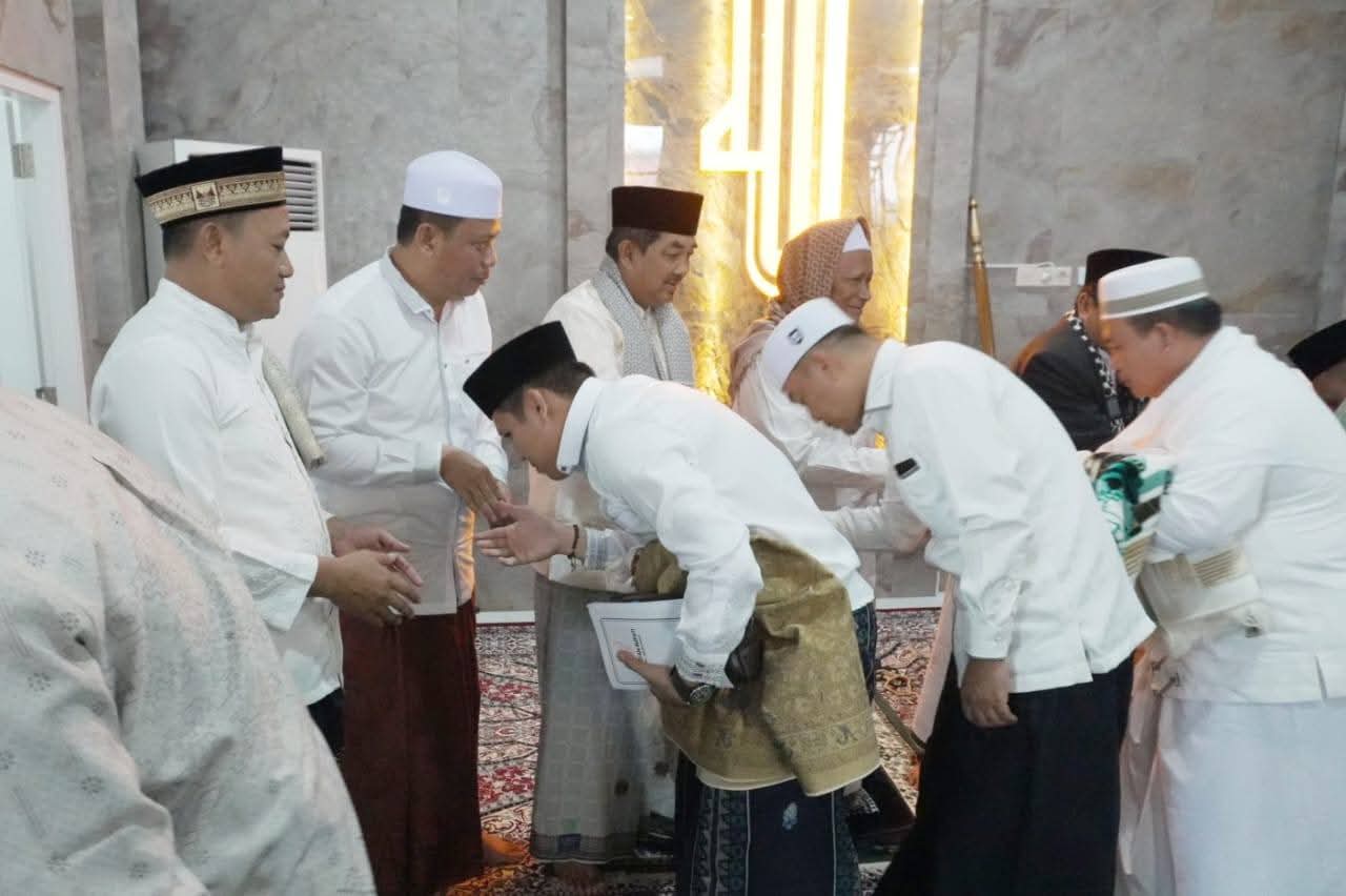 Bupati dan Forkopimda Salat Idul adha di Masjid Al-Anwar, Wujudkan Ukhuwah dan Kepedulian