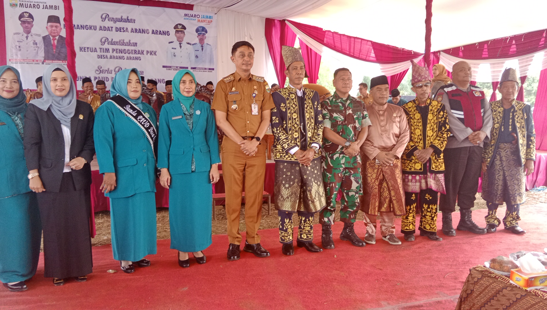 Anggota DPRD Muaro Jambi Dapil Kumpeh Hadiri Pengukuhan Pemangku Adat Melayu Desa Arang-arang